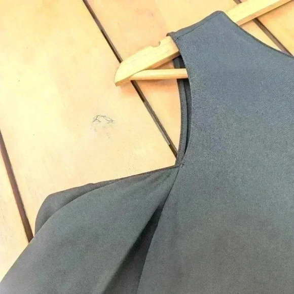 Ann Taylor Green Cut Out Blouse - size Small - Picture 5 of 6